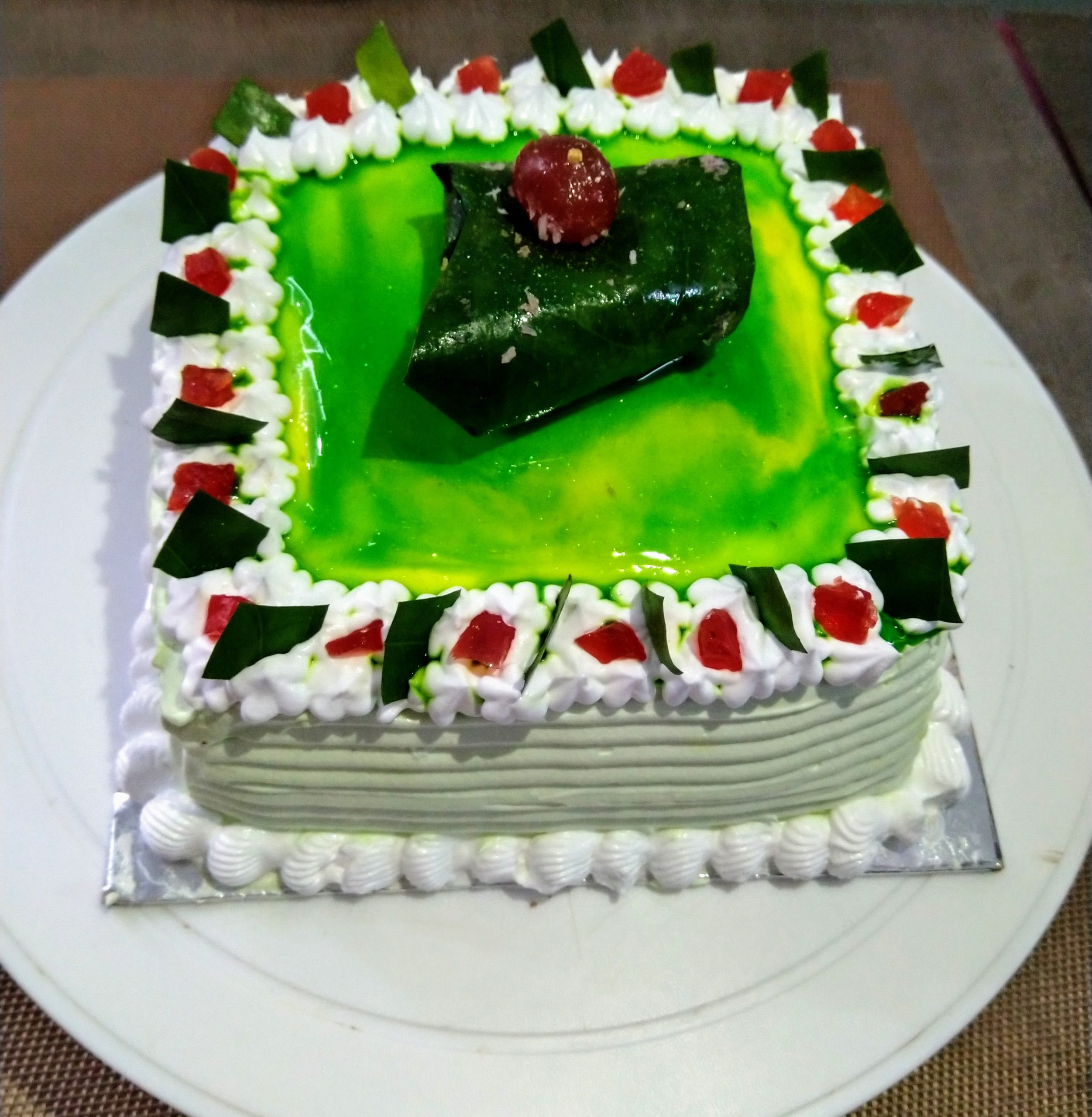 Banarasi Pan Bahar Cake Designs, Images, Price Near Me