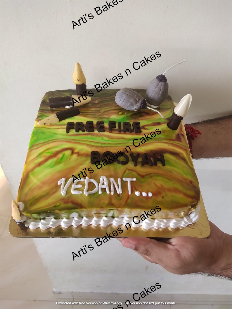 Marble Effect with Free Fire Theme Cake Designs, Images, Price Near Me