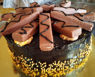 Kitkat Chocolate Cake Designs, Images, Price Near Me
