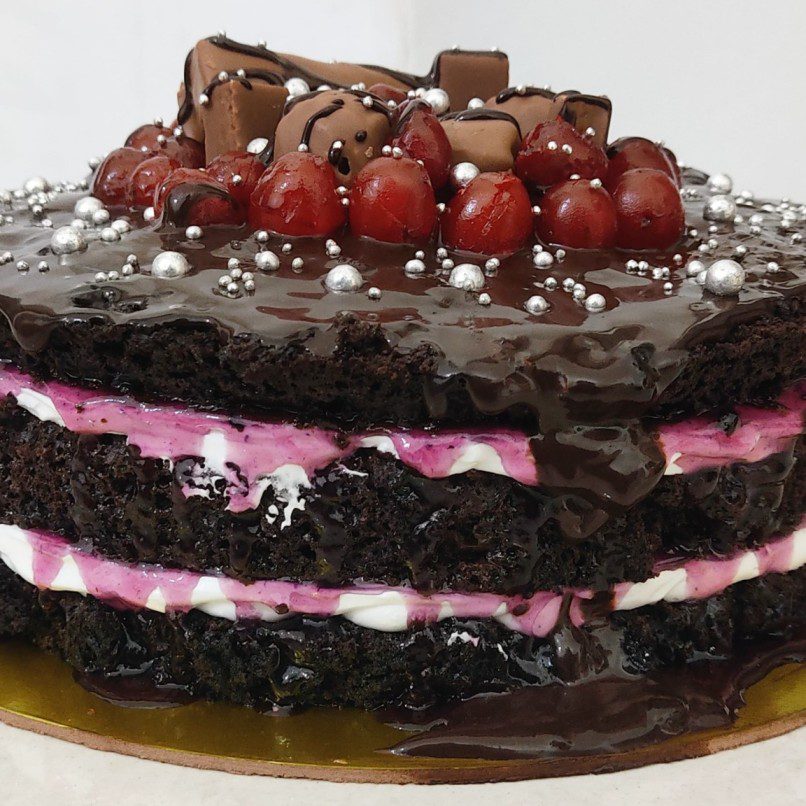 Naked Cake (Chocolate Black Currant ) Designs, Images, Price Near Me