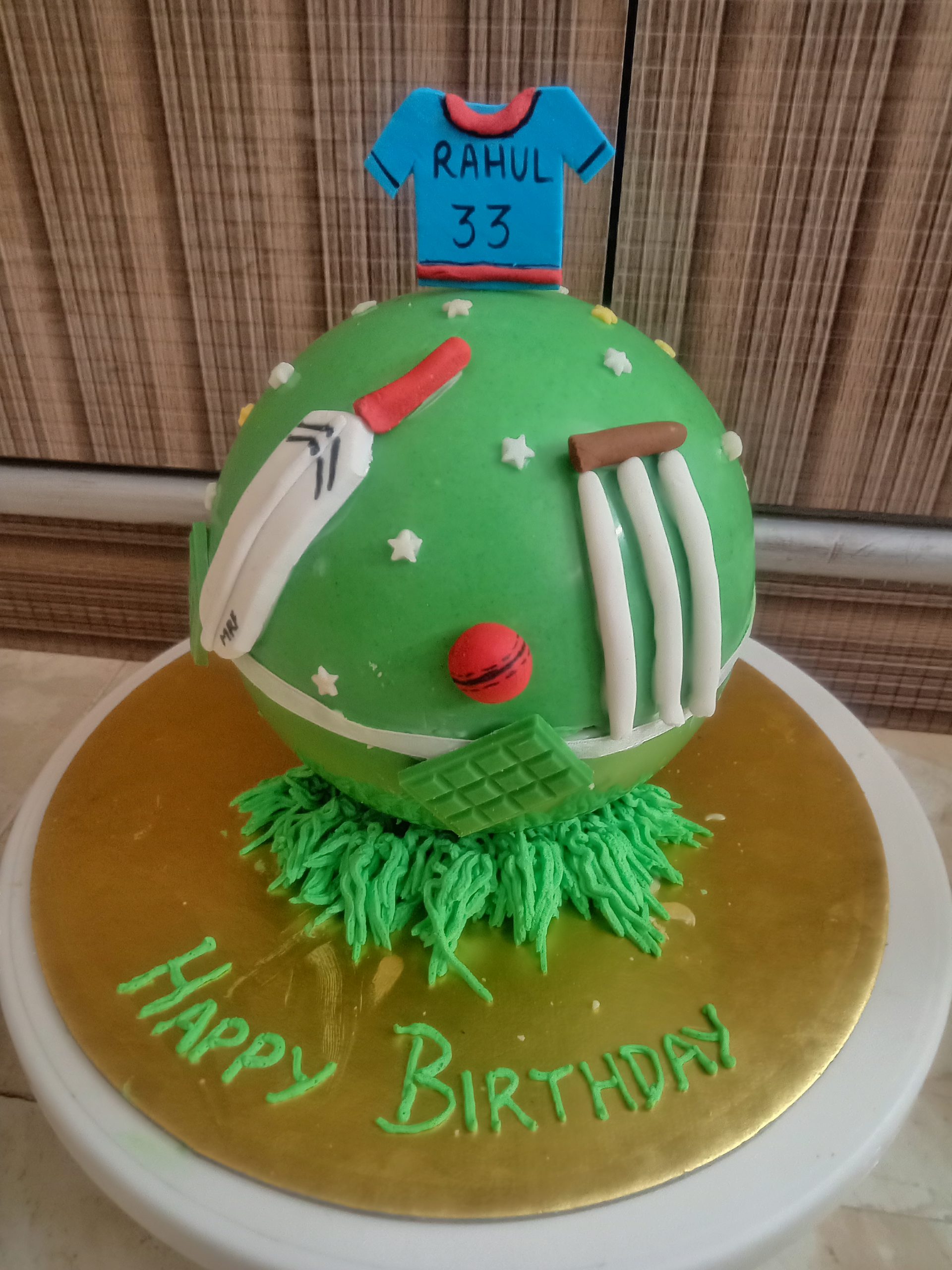 Pinata Cricket Theme Cake Designs, Images, Price Near Me