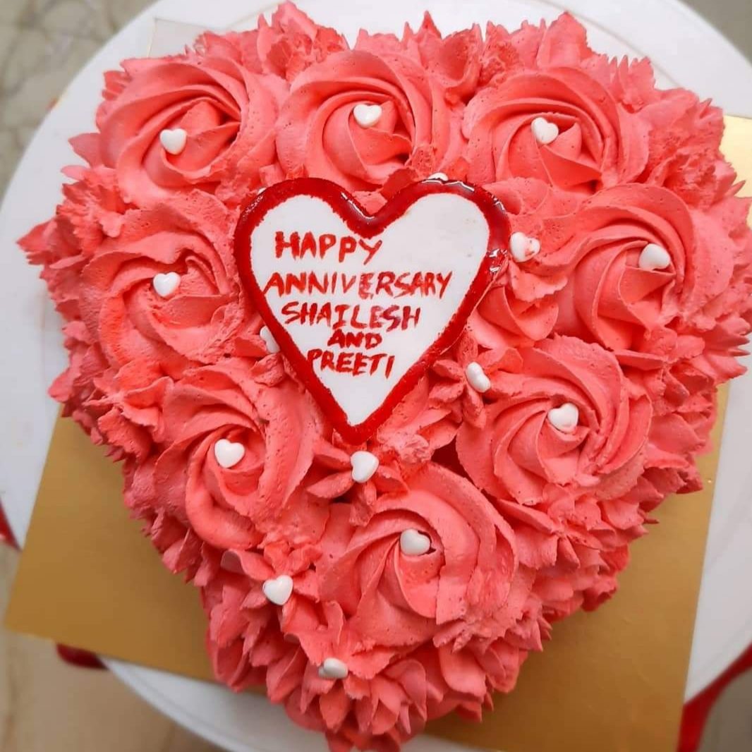 Strawberry Flavour Cake Designs, Images, Price Near Me