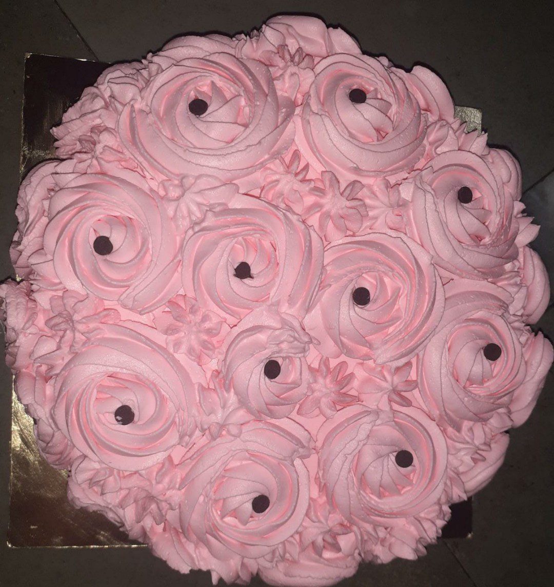Strawberry Flavour Cake Designs, Images, Price Near Me