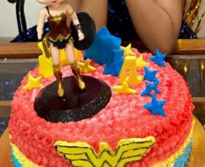 Wonder Woman Theme Cake Designs, Images, Price Near Me