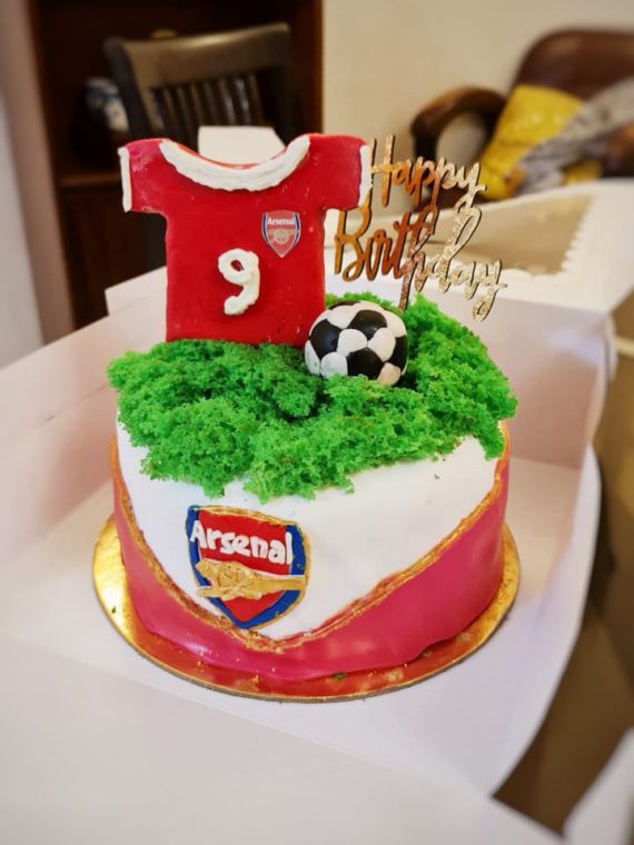 Arsenal Theme Cake Designs, Images, Price Near Me