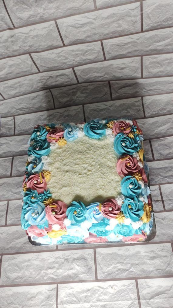 French Vanilla Cake Designs, Images, Price Near Me