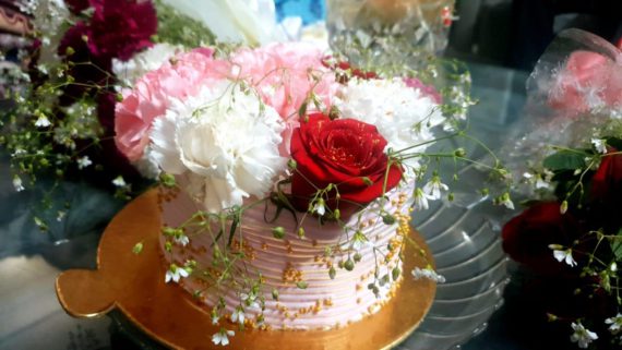 Fresh Flower Cake Designs, Images, Price Near Me